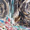 Opera astratta di un artista contemporaneo, colori vivaci e forme dinamiche.