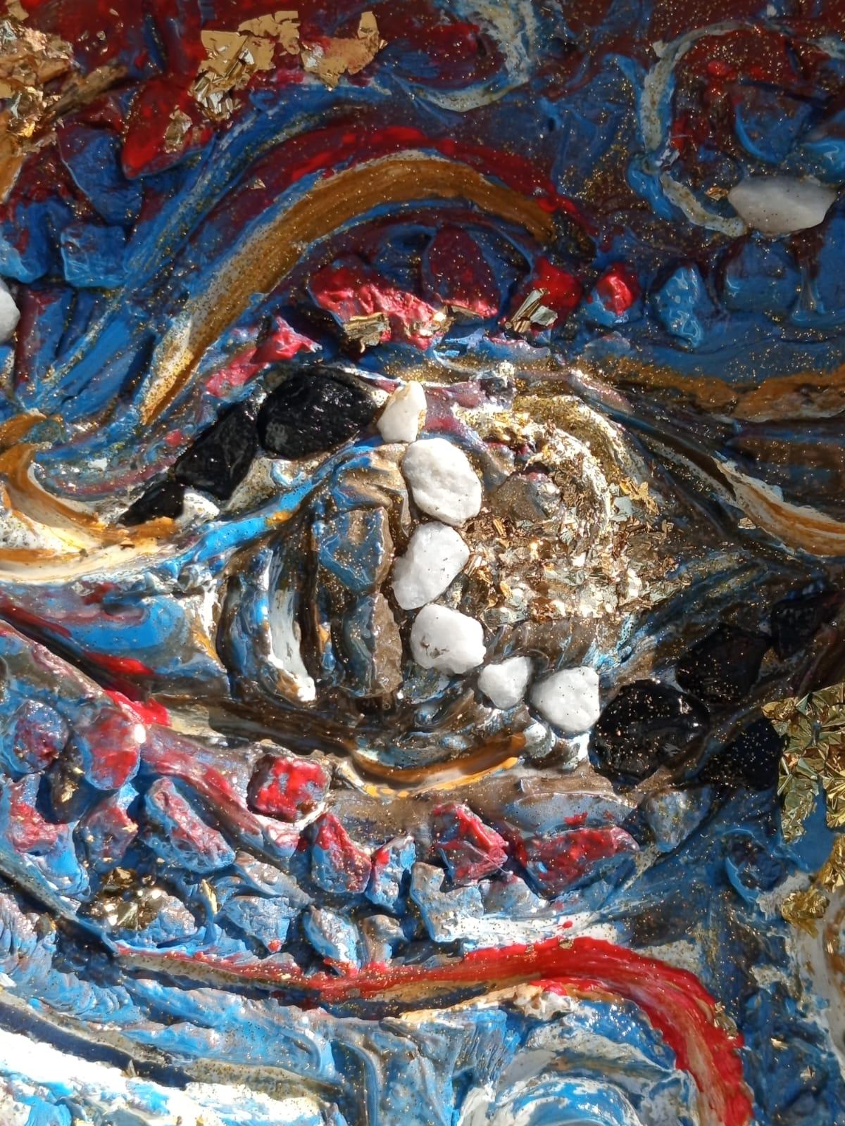 Opera di Valerio Zezur che esplora la materia attraverso texture e colori vibranti, evidenziando la luce e la gravità.