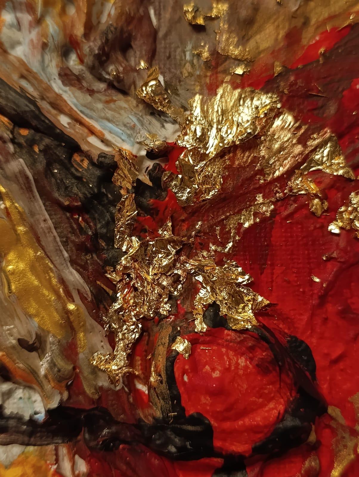Opera di Valerio Zezur con texture materiche e tonalità dorate, espressione di emozioni profonde.