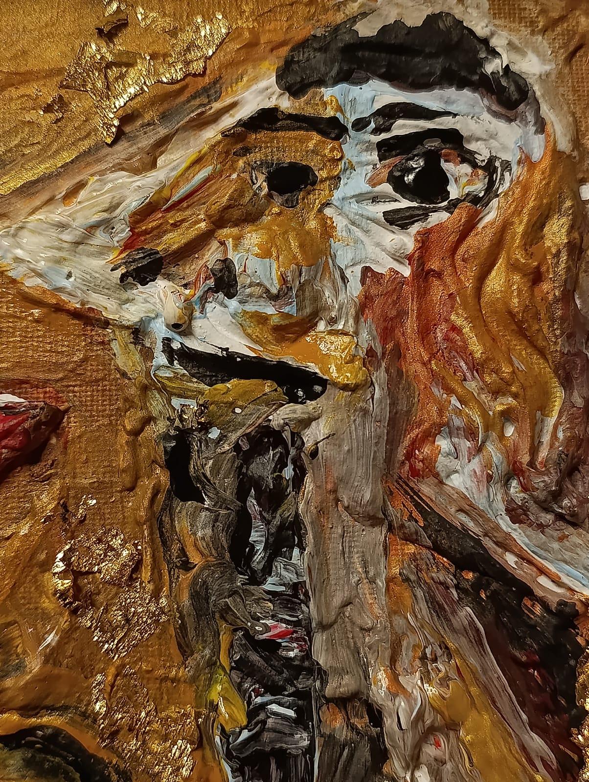 Opera di Valerio Zezur che esplora la materia attraverso l'uso di oro e texture ricche, creando un dialogo visivo intenso.